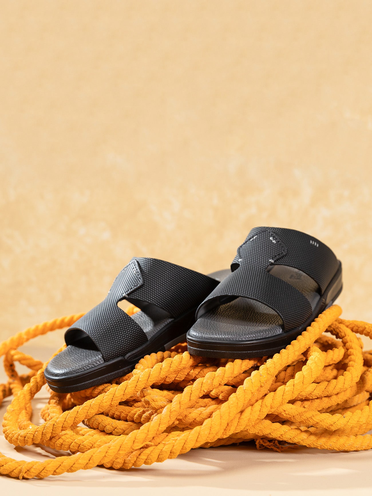 Barjeel Uno MSA134 Men Arabic Sandals #color_Black