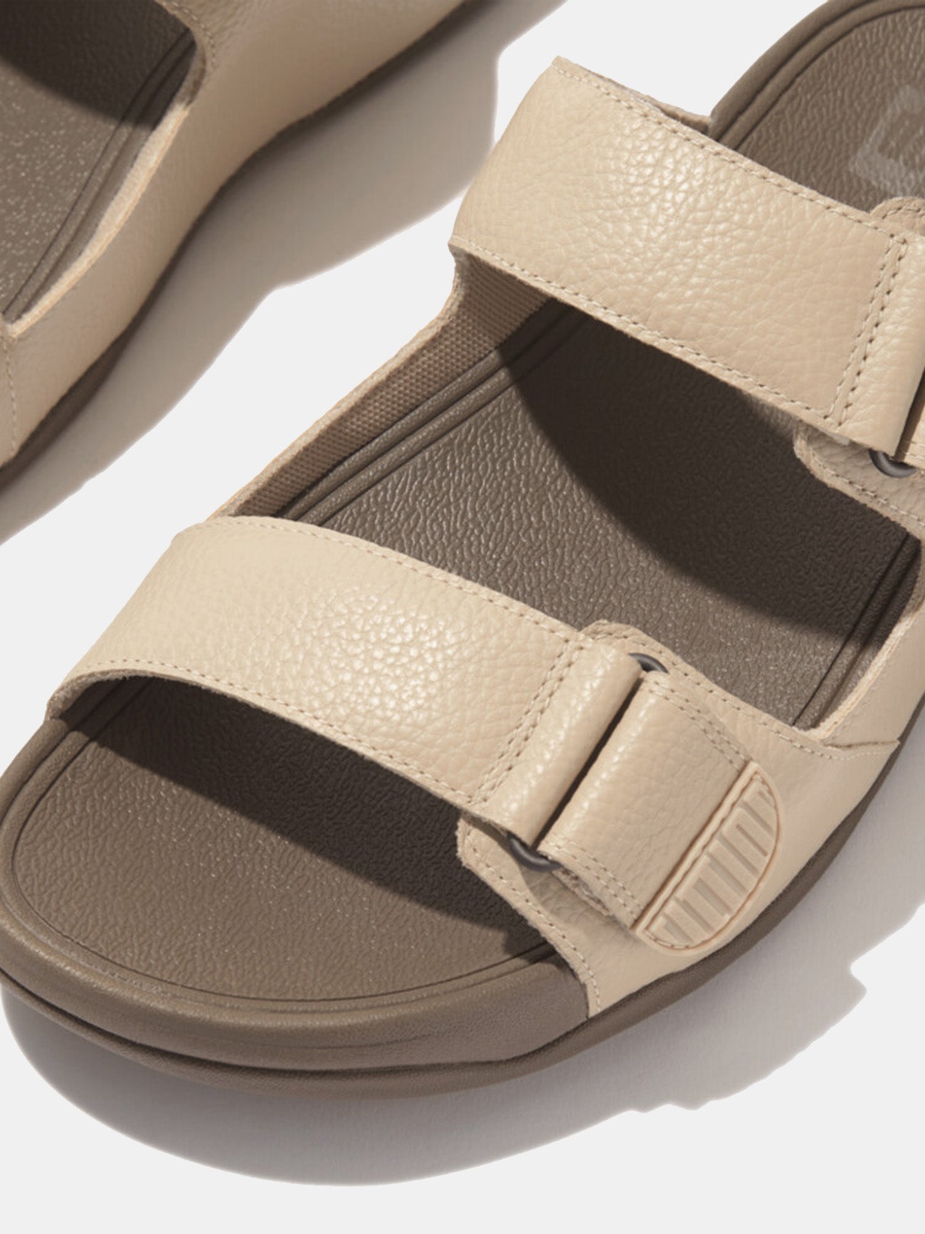 Fitflop Men's Gogh Moc Adjustable Leather Slides #color_latte beige