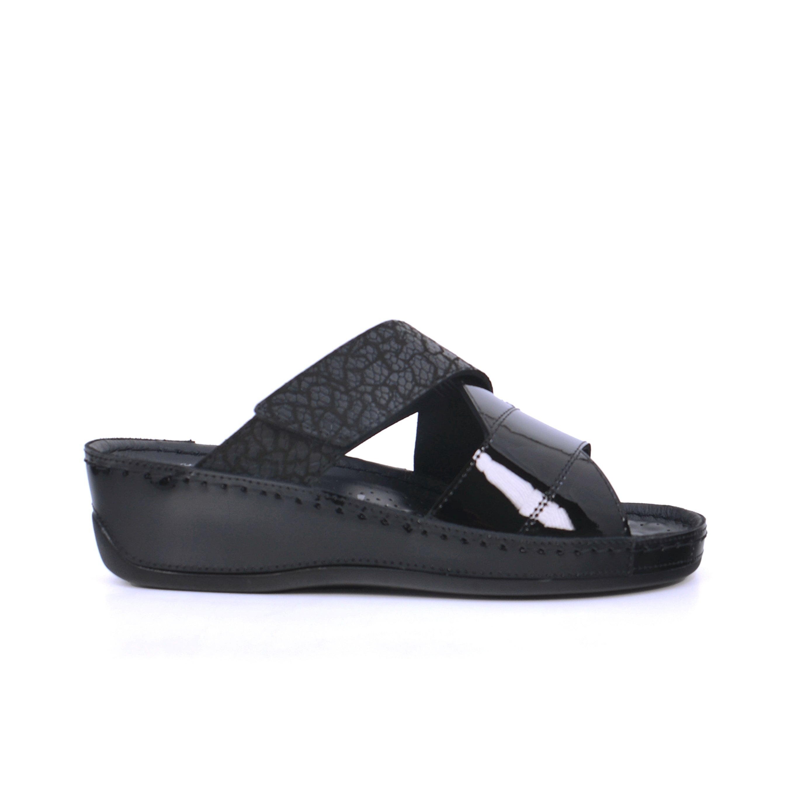 Think TL-24 Women's Sandals #color_Black