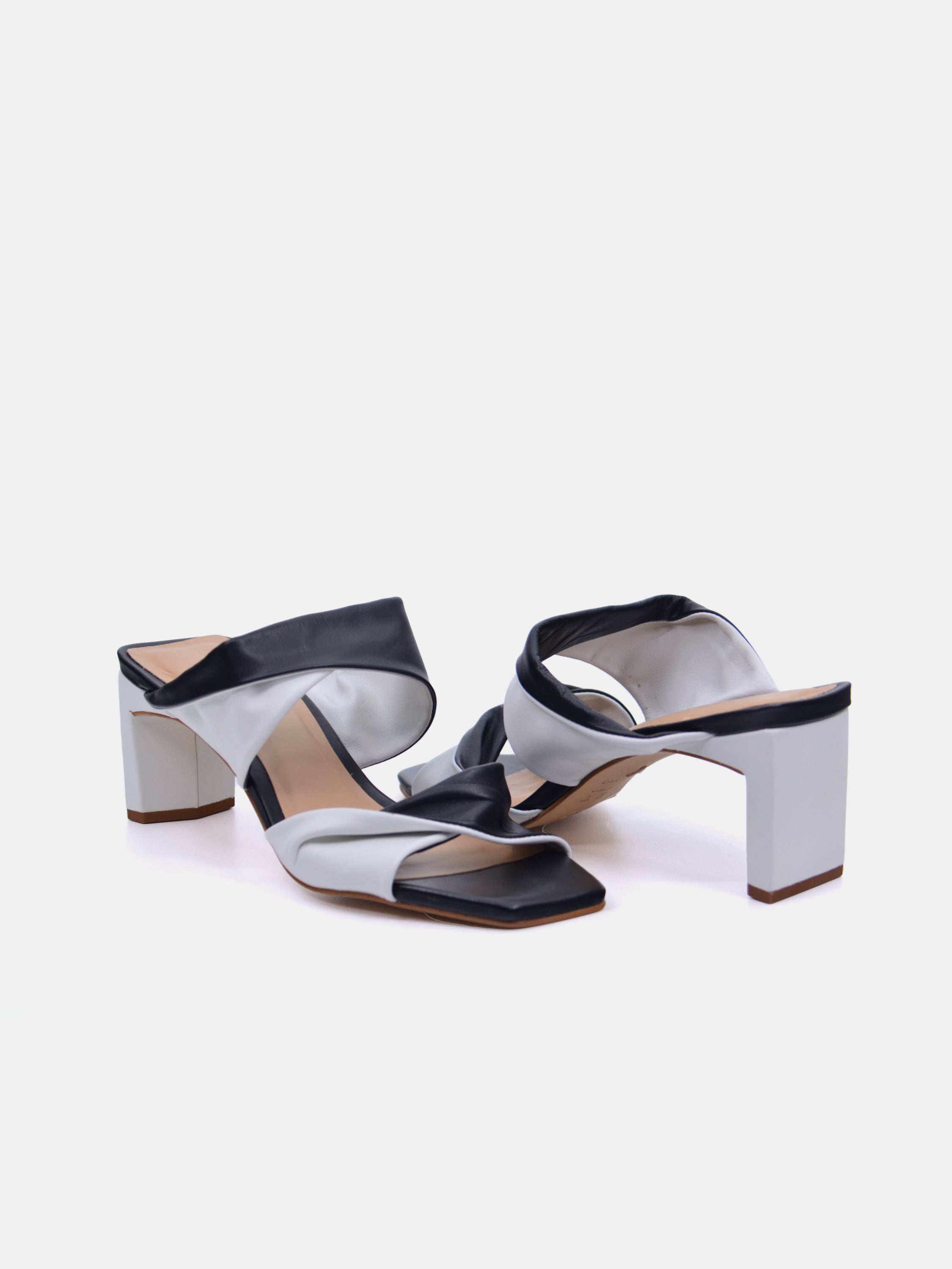Carrano Women's Duo Twist Middle Leather Sandals #color_Black
