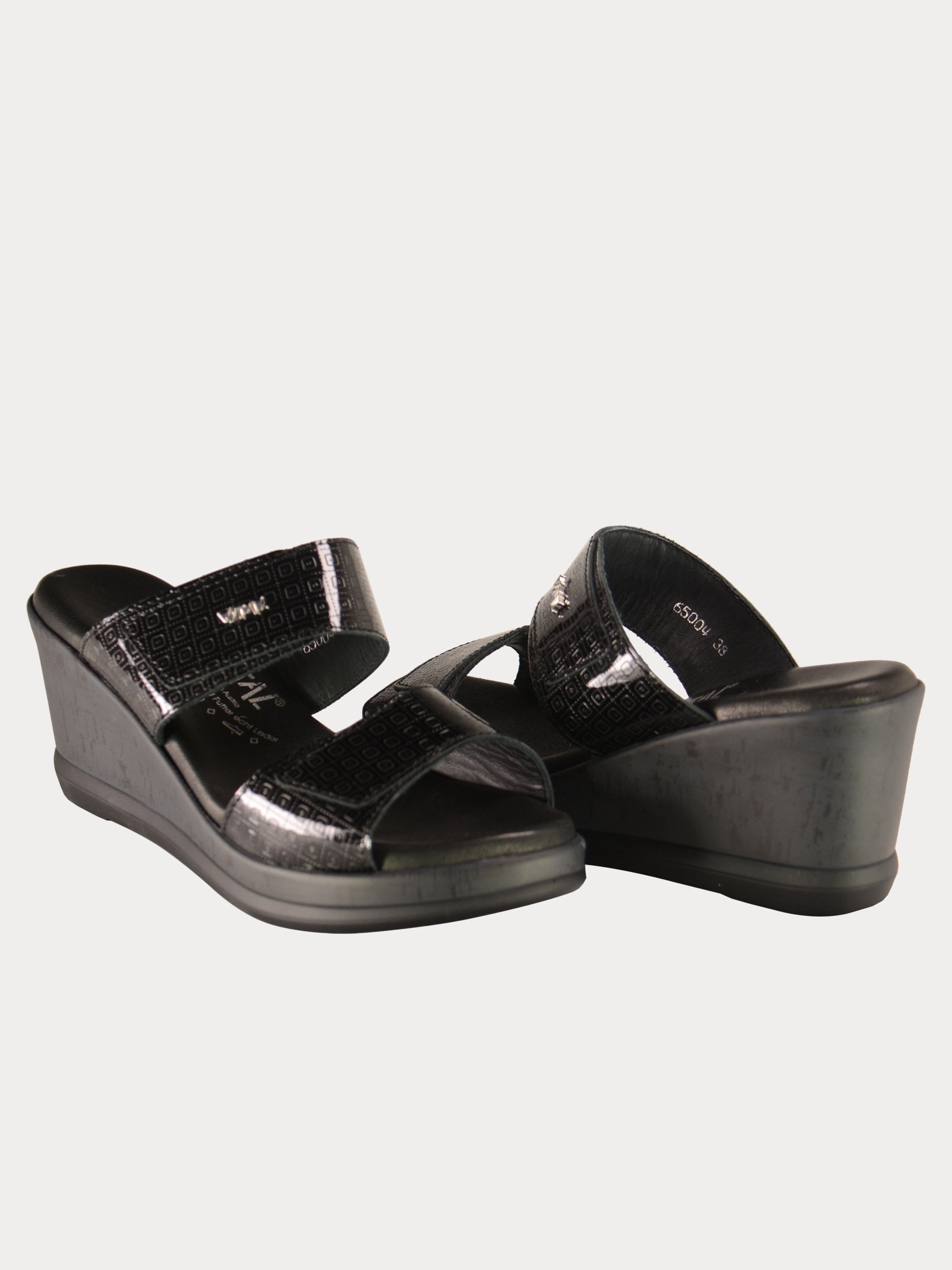 Vital Square Detail Wedge Leather Sandals #color_Black