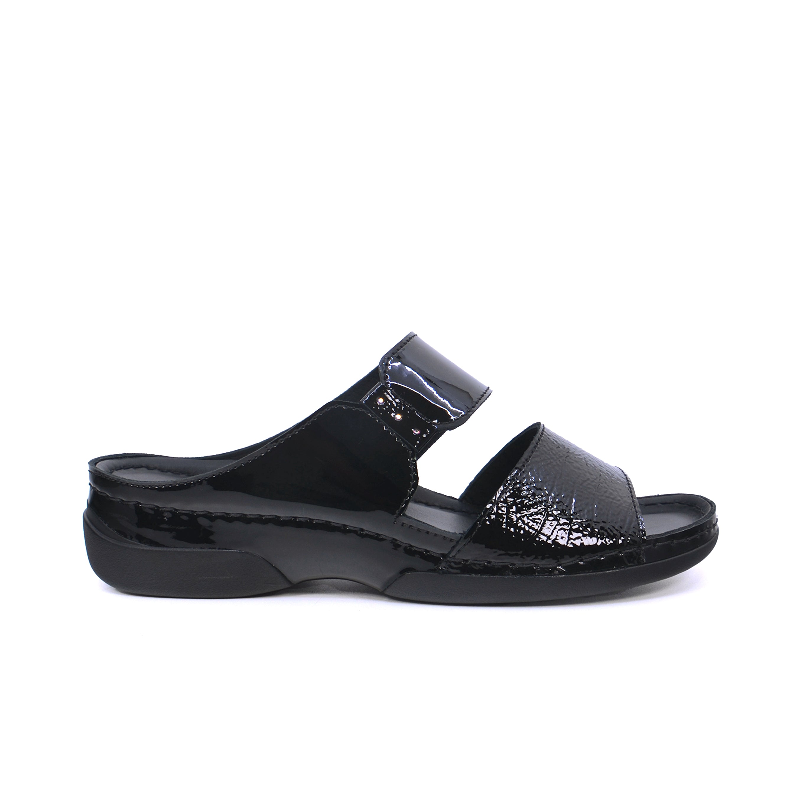 Think 106-136 Women's Sandals #color_Black